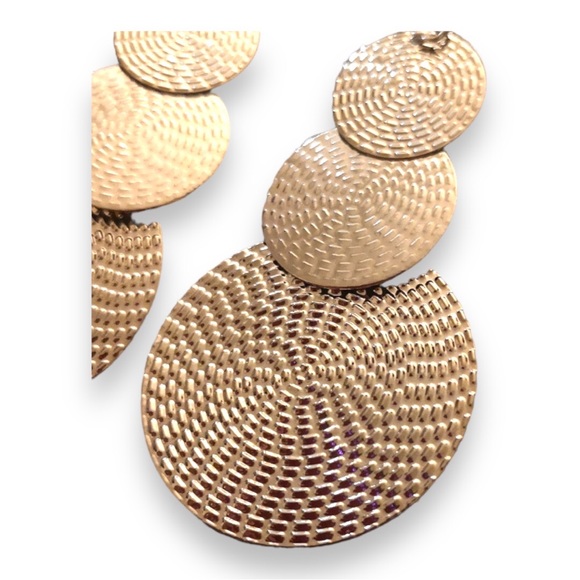 Silver tone large disc earrings NWOT - Picture 3 of 4